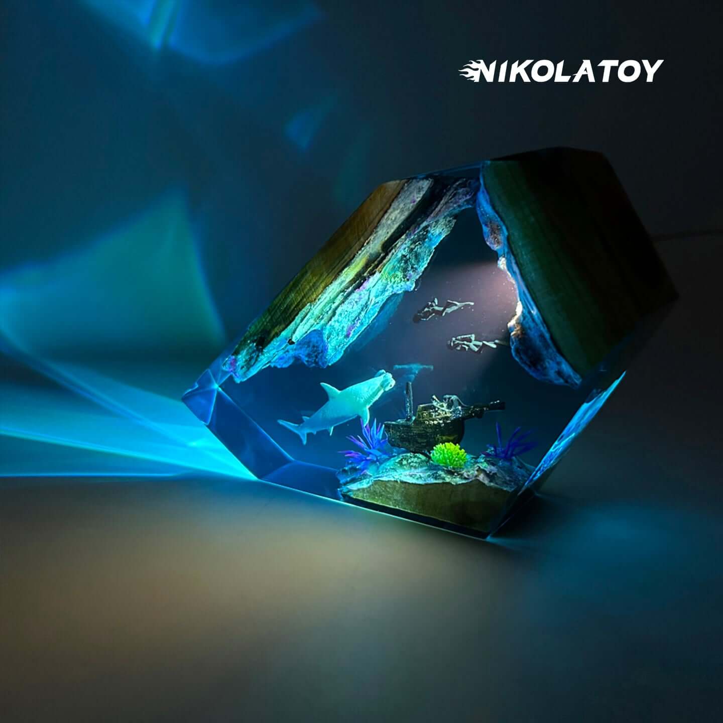 Creative Resin Night Light Desktop Ornament - The Underwater World